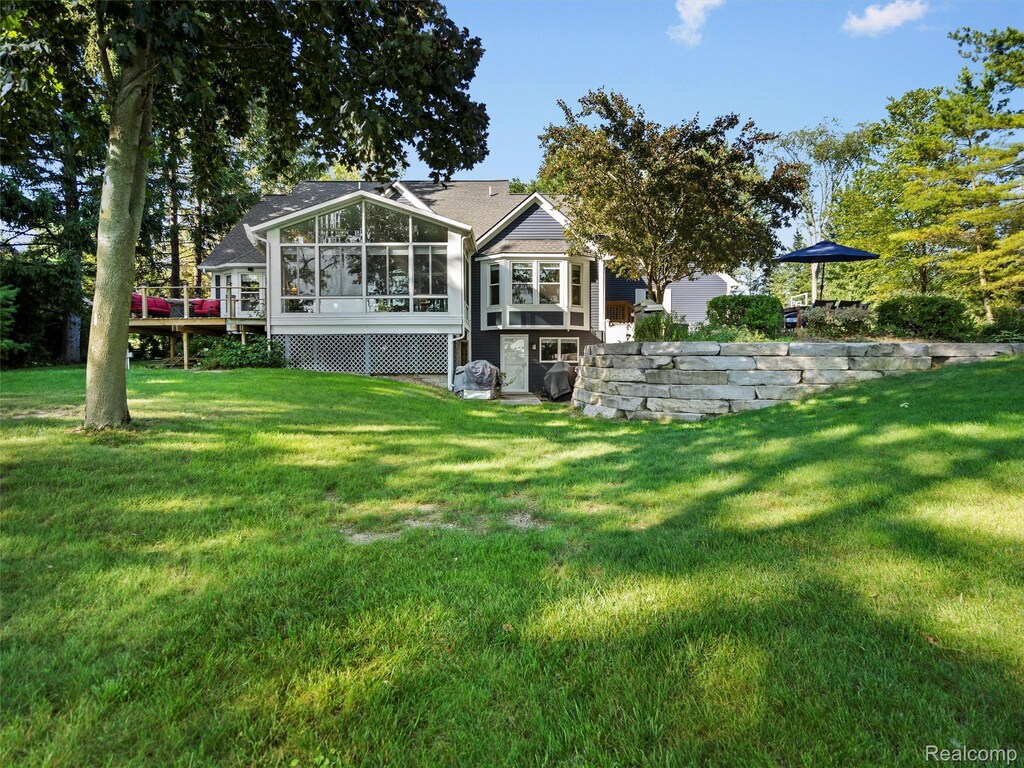 11285 Katrine Dr, Fenton, MI 48430 - photo 1