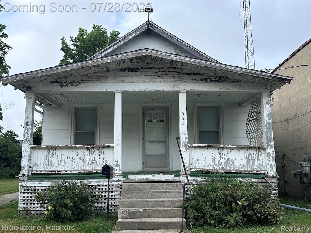 955 Paddington Ave, Flint, MI 48507 - photo 1
