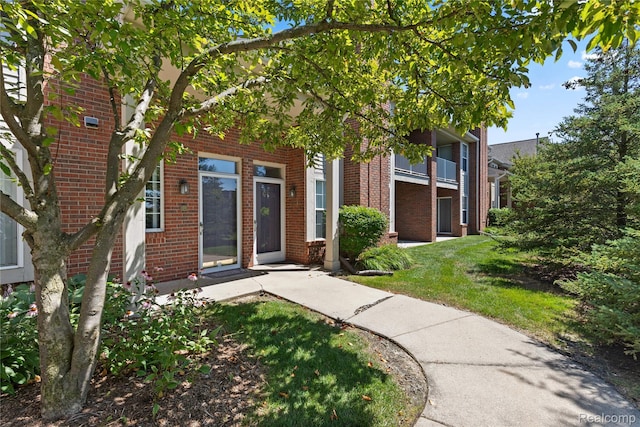 43165 Woodbridge Dr, Clinton Township, MI 48038 - photo 1