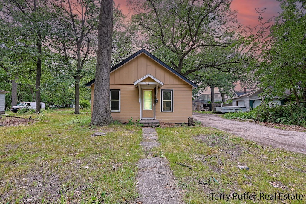2813 Wood St, Muskegon, MI 49444 - photo 1