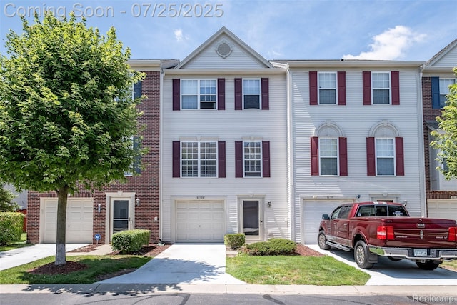 36129 Dominion Cir, Sterling Heights, MI 48310 - photo 1
