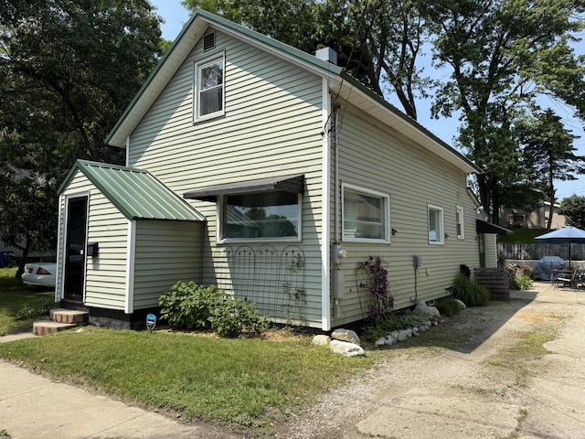 274 6th Ave, Manistee, MI 49660 - photo 1