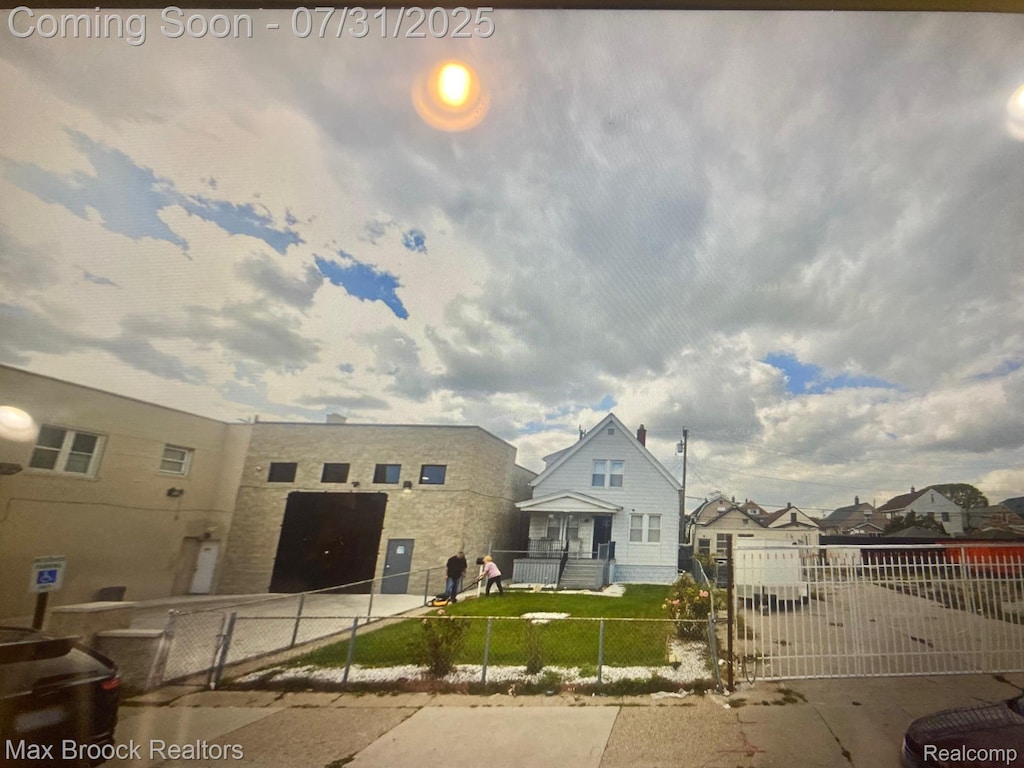 11809 Conant St, Hamtramck, MI 48212 - photo 2