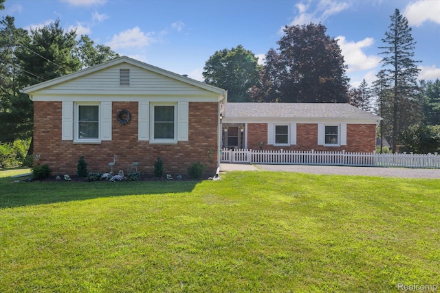 114 Park Ave, Holly, MI 48442 - photo 2