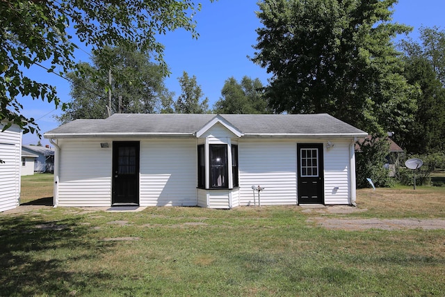 643 S Grant Ave, Three Rivers, MI 49093 - photo 2
