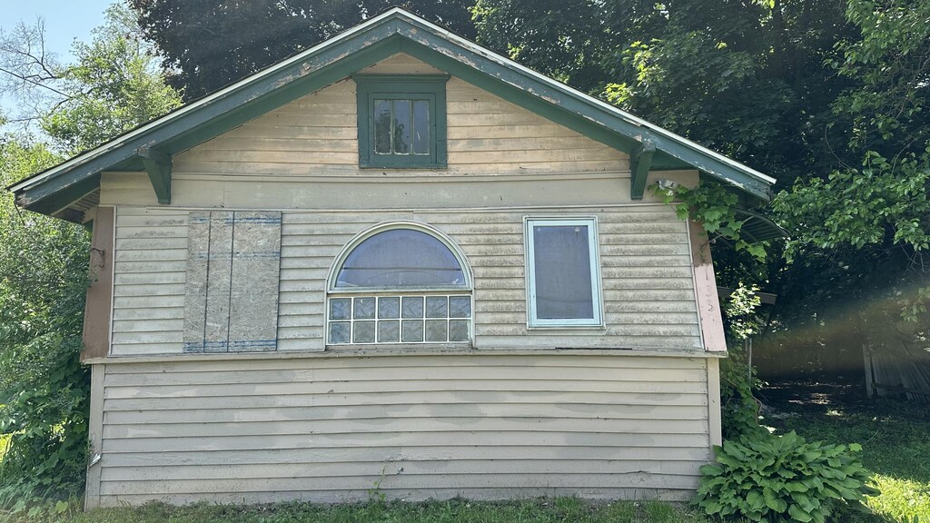133 Harris St, Battle Creek, MI 49037 - photo 2