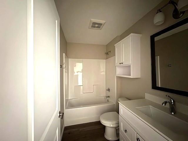 3798 Woodgate Dr, Traverse City, MI 49686 - photo 15