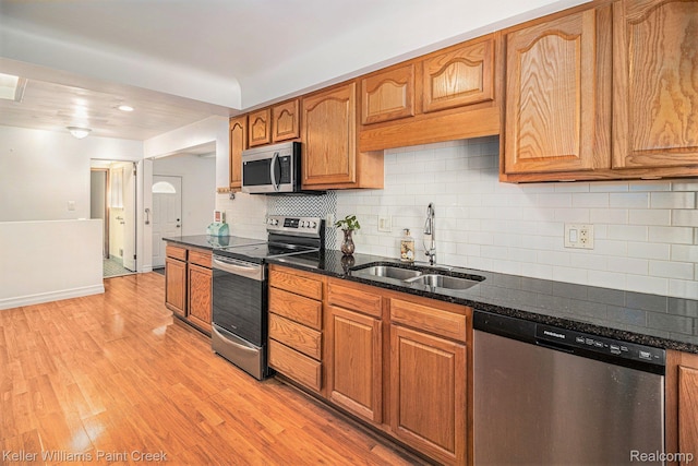 8160 Busch St, Center Line, MI 48015 - photo 9