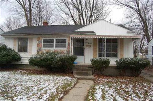 1913 Cherrylawn Dr, Flint, MI 48504 - photo 1