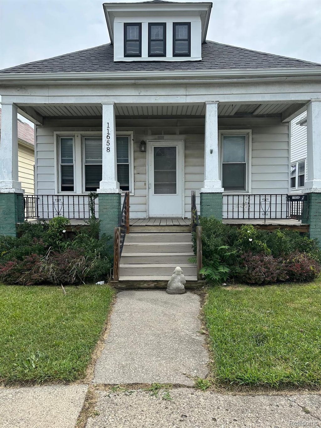 11658 Lumpkin St, Hamtramck, MI 48212 - photo 1