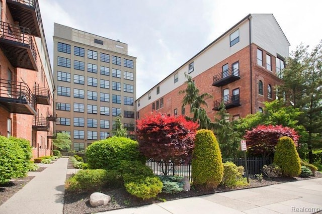 6533 E Jefferson Ave Unit 304, Detroit, MI 48207 - photo 2