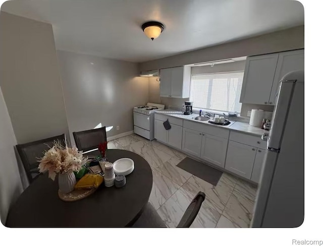 6431 Centralia St, Dearborn Heights, MI 48127 - photo 3