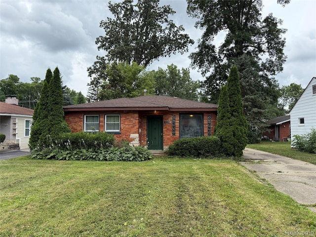 4841 Fenmore Ave, Waterford, MI 48328 - photo 1