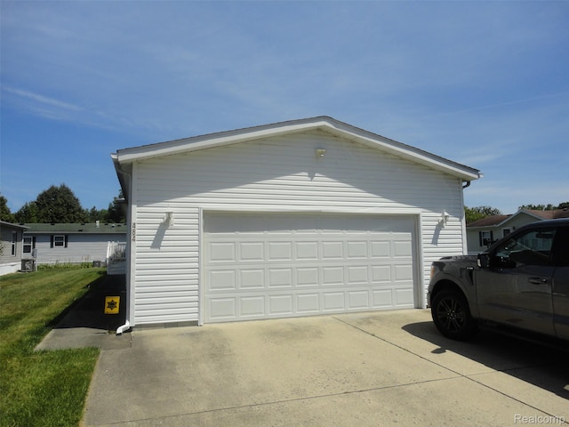 484 Lochgair St, Temperance, MI 48182 - photo 2