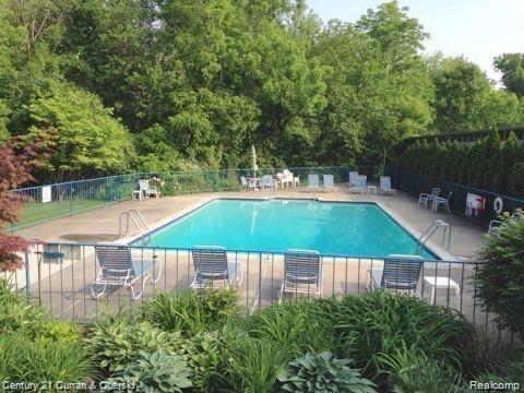 22700 Garrison St Unit 406, Dearborn, MI 48124 - photo 4