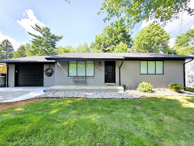 215 Almont Ave, Almont, MI 48003 - photo 1