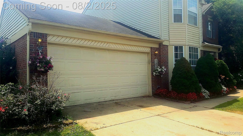 45381 Greenbriar Dr, Belleville, MI 48111 - photo 2