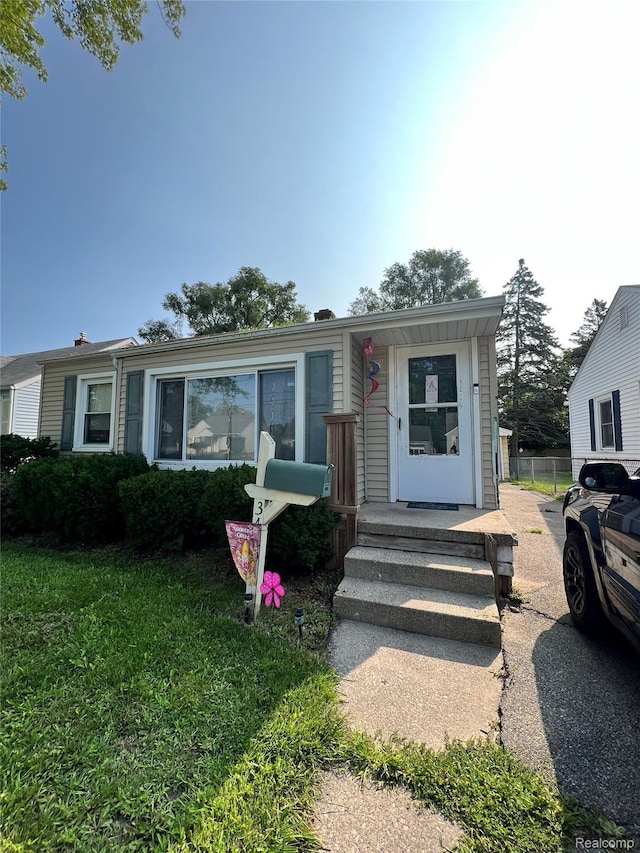 3420 Mackinaw St, Saginaw, MI 48602 - photo 2