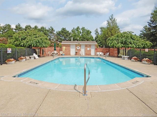 801 W Long Lake Rd Unit A-4, Bloomfield Hills, MI 48302 - photo 2