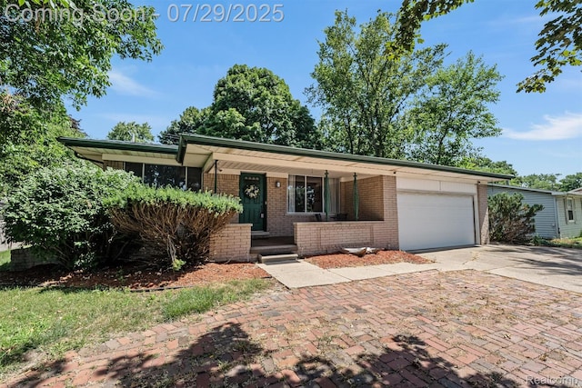 2550 W Walton Blvd, Waterford, MI 48329 - photo 1