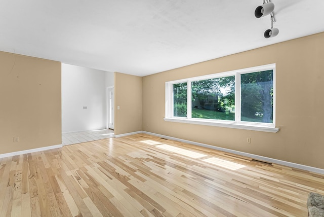 9771 E Avondale Ln, Traverse City, MI 49684 - photo 23
