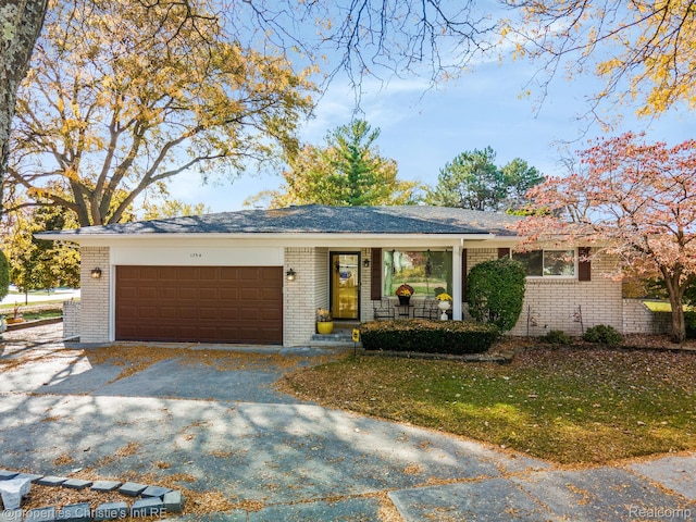 1754 3 Lakes Dr, Troy, MI 48085 - photo 1