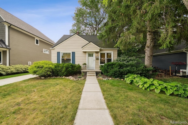 324 N Evergreen St, Plymouth, MI 48170 - photo 2
