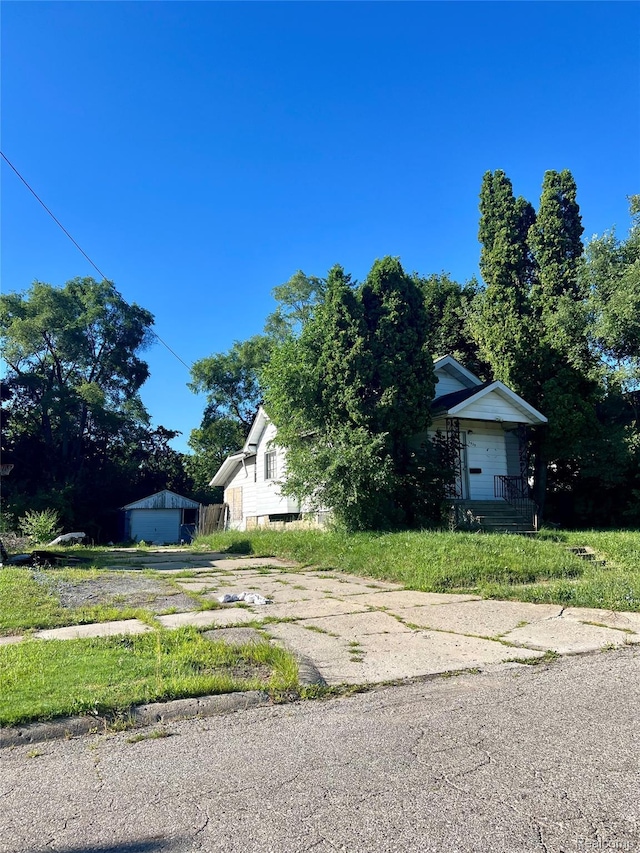 2429 Brown St, Flint, MI 48503 - photo 1