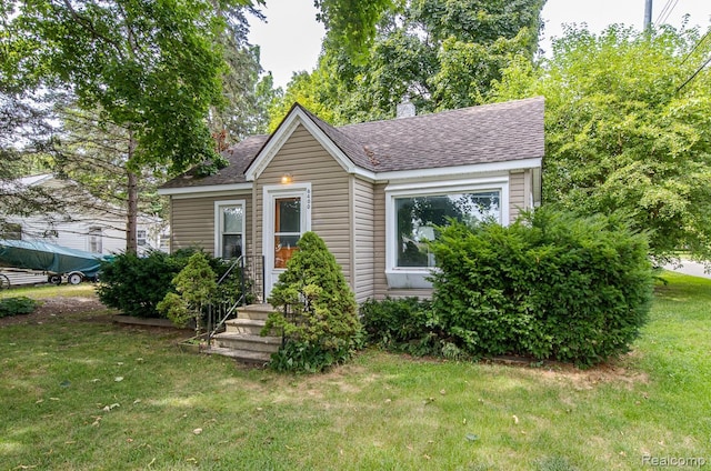 6400 Elmwood Dr, Waterford, MI 48329 - photo 1
