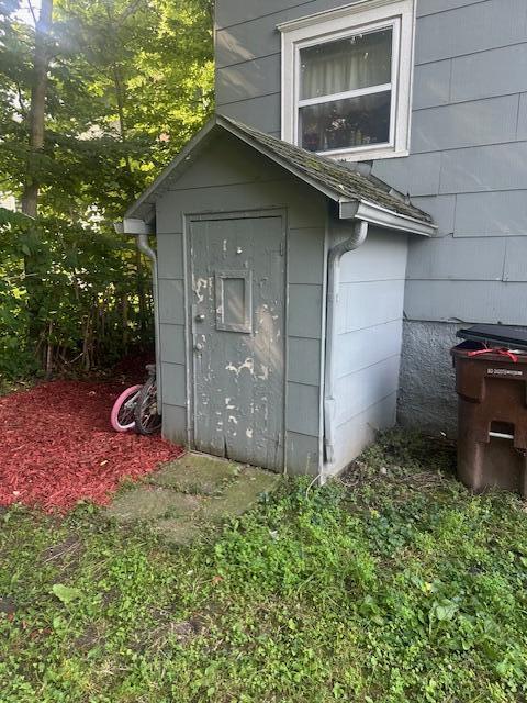 141 E Maple Ave, Adrian, MI 49221 - photo 5