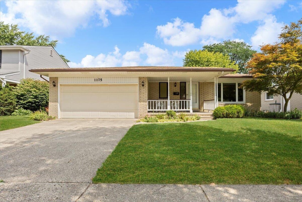 1175 Charrington Dr, Troy, MI 48083 - photo 1