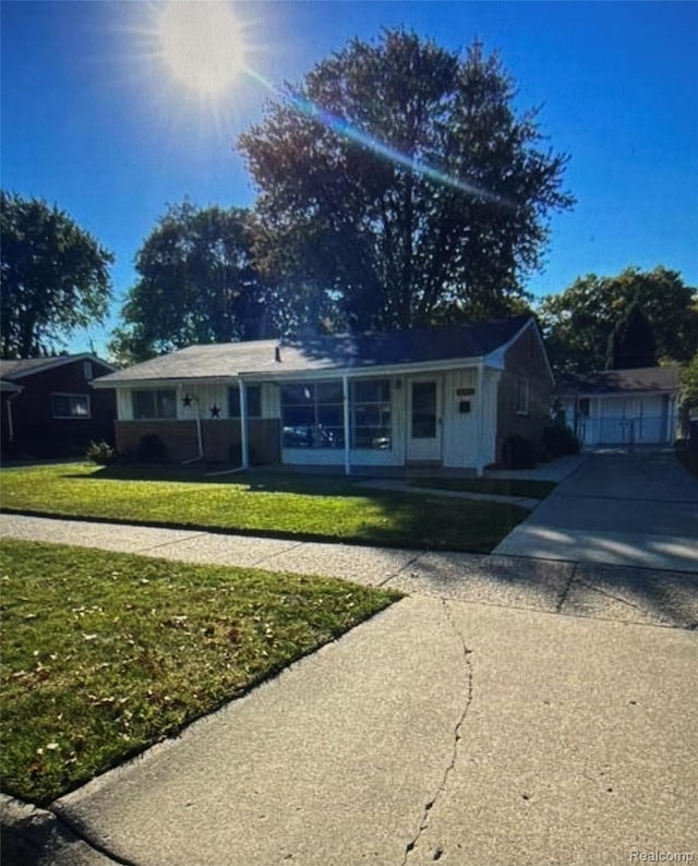 32471 Saint Annes Dr, Warren, MI 48092 - photo 1