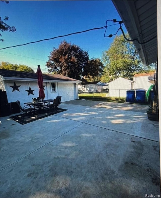 32471 Saint Annes Dr, Warren, MI 48092 - photo 3