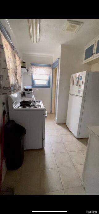 2341 N Clinton St, Saginaw, MI 48602 - photo 3
