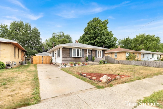 312 Thurston St SW, Grand Rapids, MI 49548 - photo 1