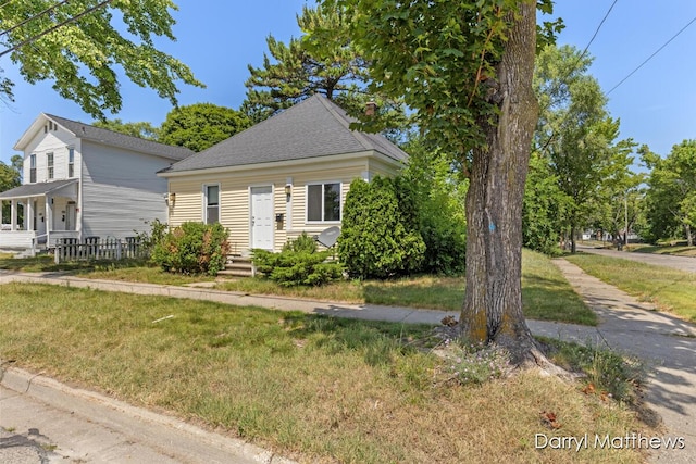 374 W Southern Ave, Muskegon, MI 49441 - photo 2