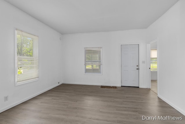 374 W Southern Ave, Muskegon, MI 49441 - photo 3