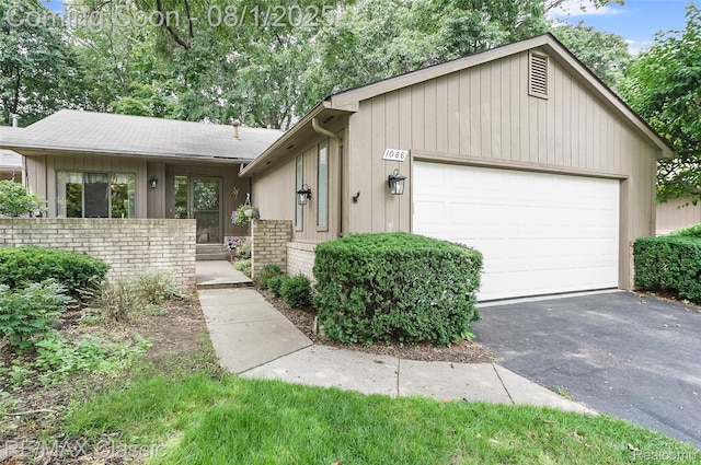 1086 Oak Pointe Dr Unit 41, Waterford, MI 48327 - photo 1