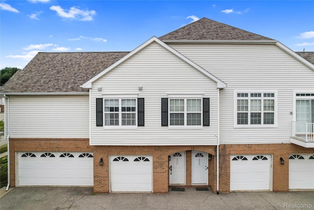 606 Olde English Cir, Howell, MI 48855 - photo 1