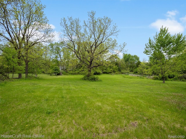 3930 Harris Ln, West Bloomfield, MI 48323 - photo 2