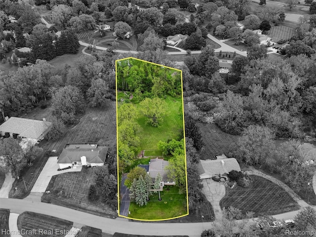 3930 Harris Ln, West Bloomfield, MI 48323 - photo 2