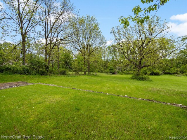 3930 Harris Ln, West Bloomfield, MI 48323 - photo 59