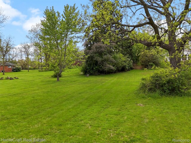 3930 Harris Ln, West Bloomfield, MI 48323 - photo 64