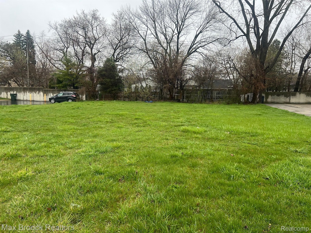 000 Maple, Troy, MI 48083 - photo 3