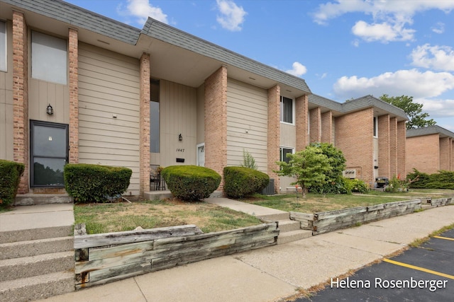 1447 N Saxony Dr SE, Grand Rapids, MI 49508 - photo 1