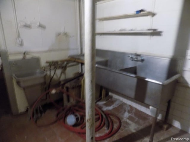 24055 Van Dyke Ave, Center Line, MI 48015 - photo 10