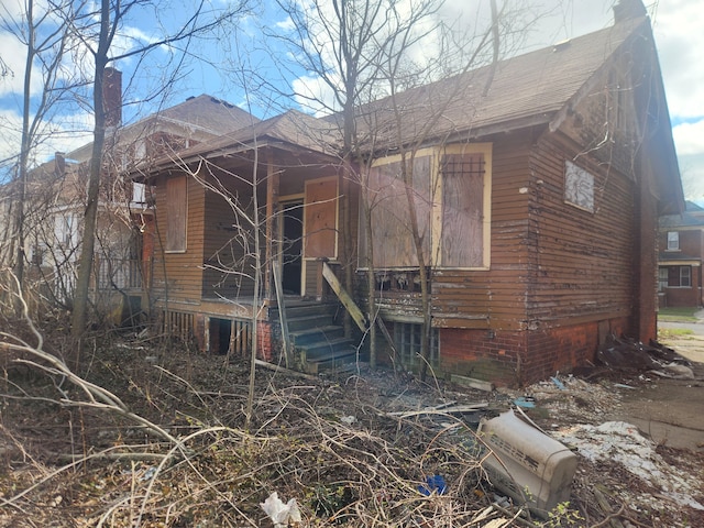 3226 Columbus St, Detroit, MI 48206 - view of front facade with a chimney