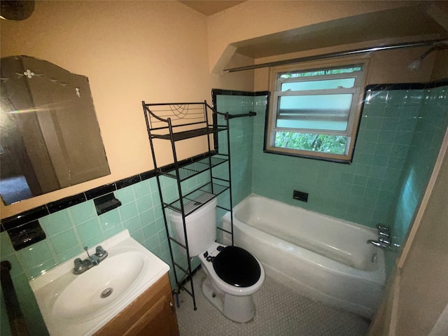18905 Evergreen Rd, Detroit, MI 48219 - full bath with toilet, vanity, tile walls, tub / shower combination, and tile patterned floors