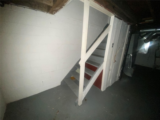 18905 Evergreen Rd, Detroit, MI 48219 - unfinished below grade area with stairs