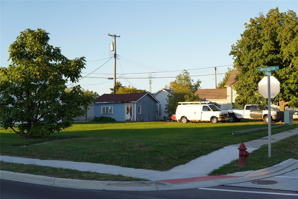 68 N Washington St, Oxford, MI 48371 - photo 1